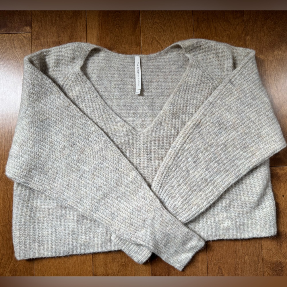 NWOT - ARITZIA - The Group Babaton - Cream Sweater